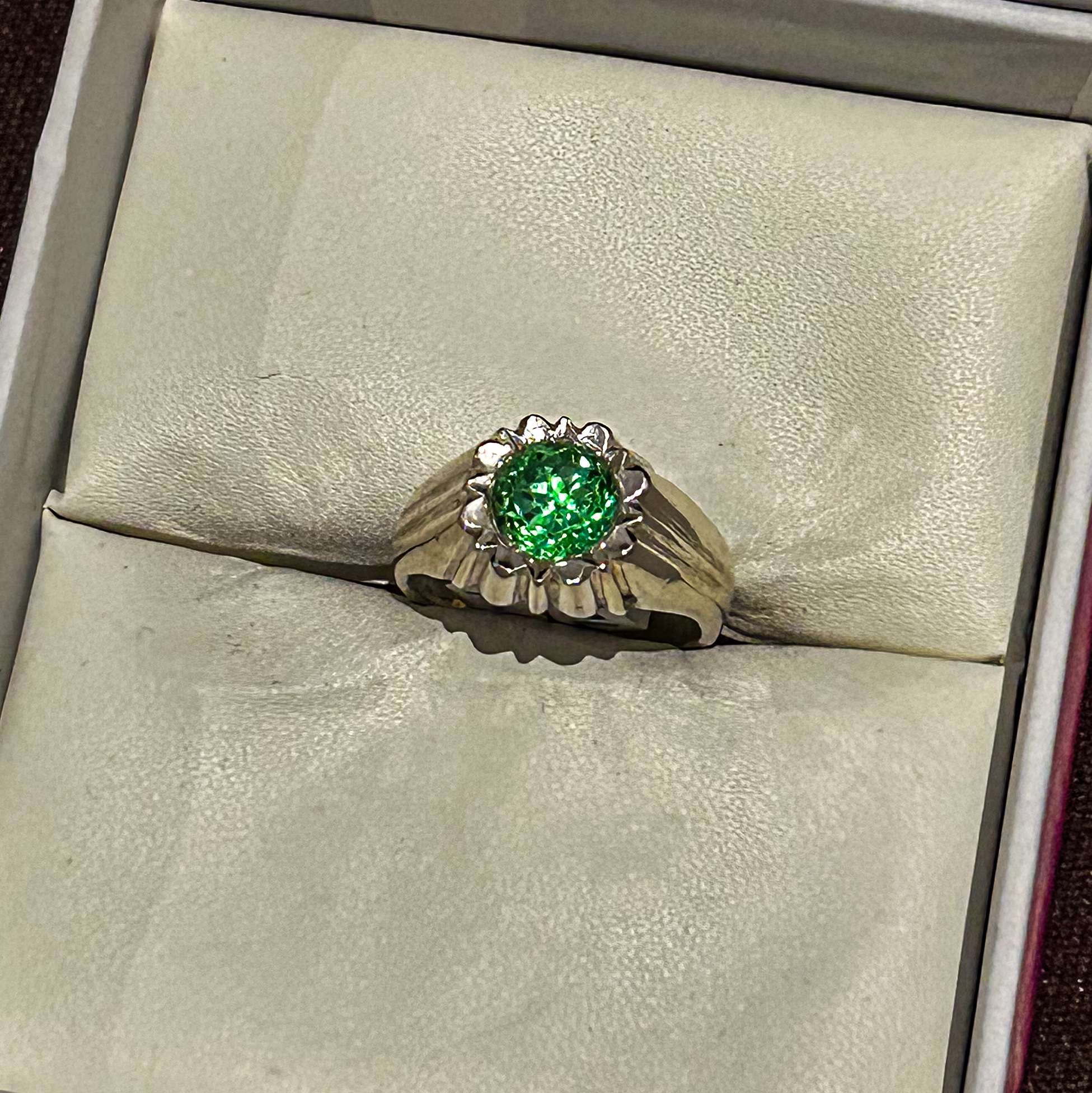 Cz Gem Stone Ring, (CODE : VSNCGSR094), Colour Green, Silver. - Image 2